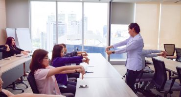 การบรรยายเรื่อง Office Syndrome โดยนักกายภาพบำบัด โรงพยาบาล BBH ที่ Novartis Thailand